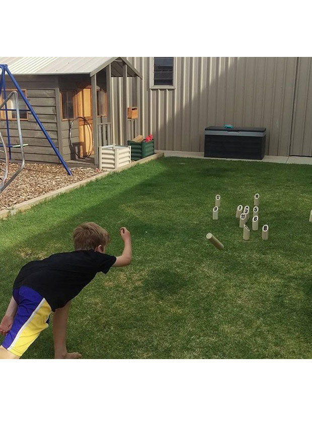 Scatter Throw Wooden Lawn Game - Lifestyle Image 2