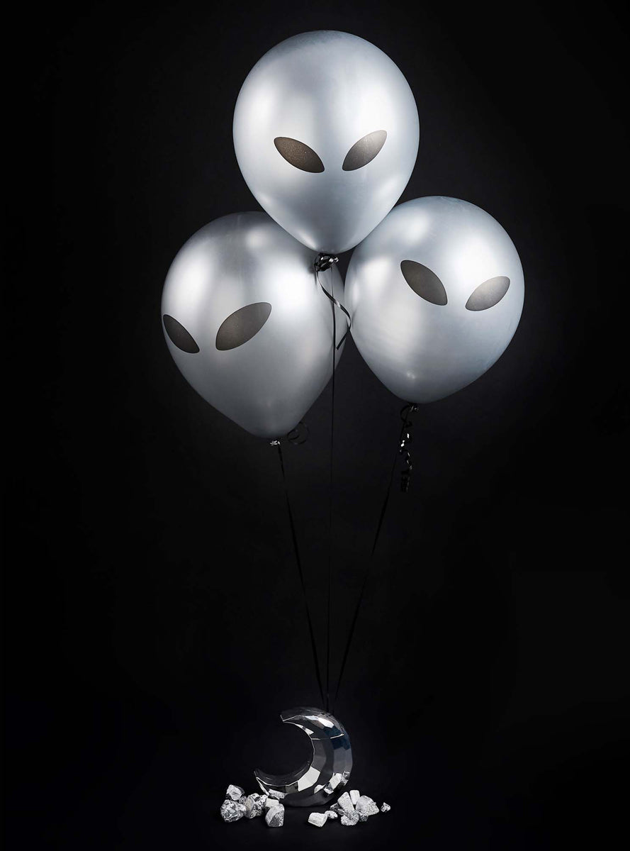 Blast Off 5 Pack Silver Alien 30cm Latex Balloons — Lifestyle Image