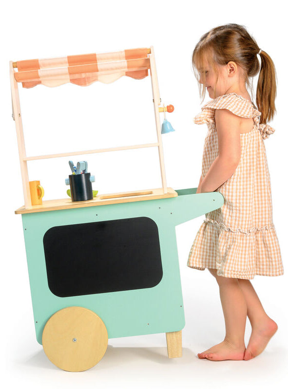 Childrens Wooden Juice Bar Drinks Trolley Pretend Toy Set - Lifestyle Image 1