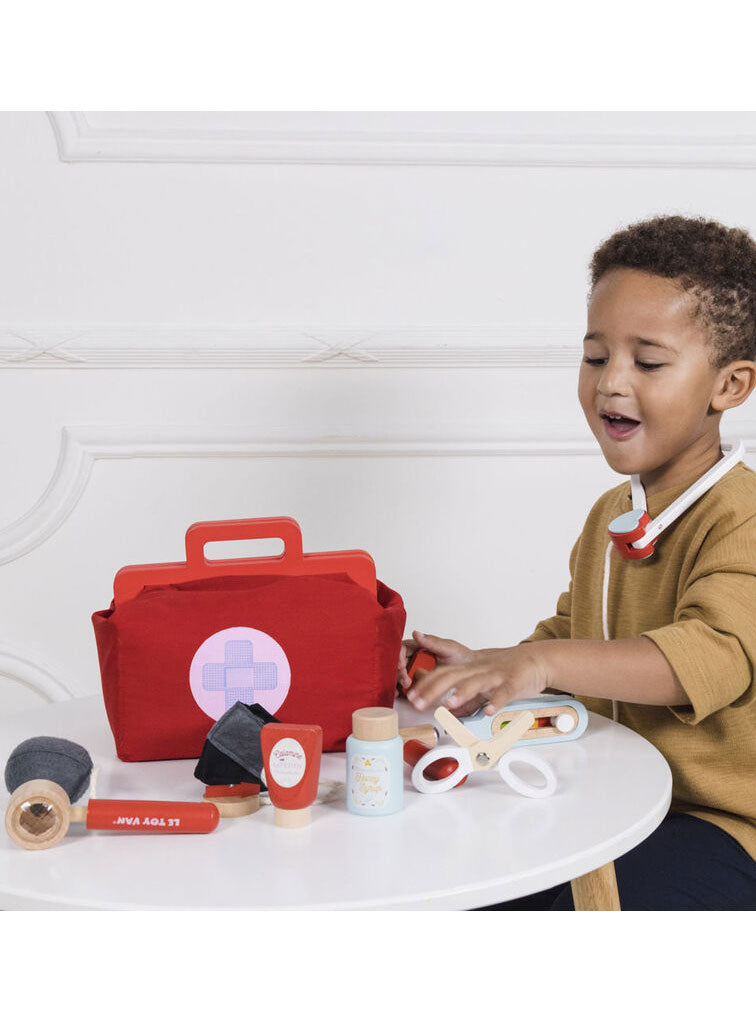 Childrens Wooden Pretend Doctors Kit - Lifestyle Image 3
