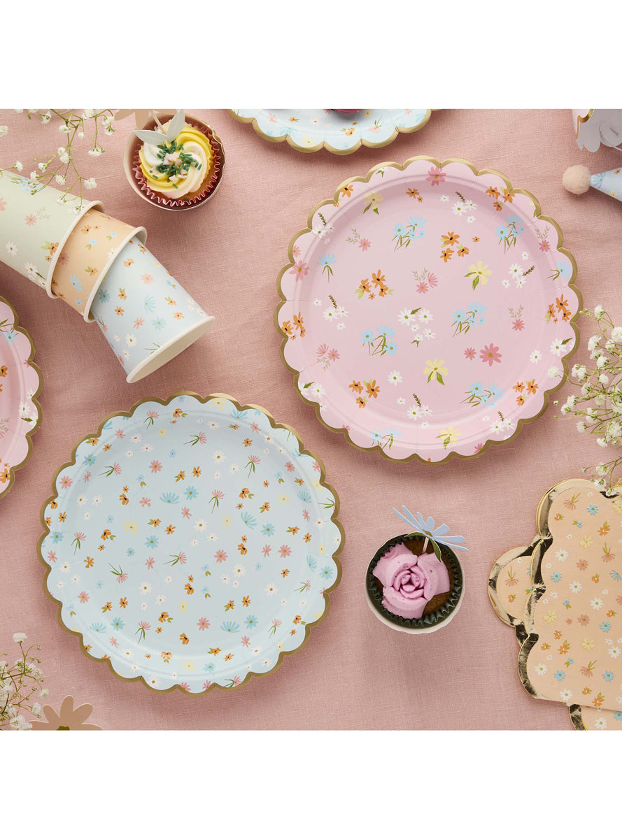 Ditsy Floral 8 Pack Scalloped 23cm Paper Plates - Lifestyle Image 2
