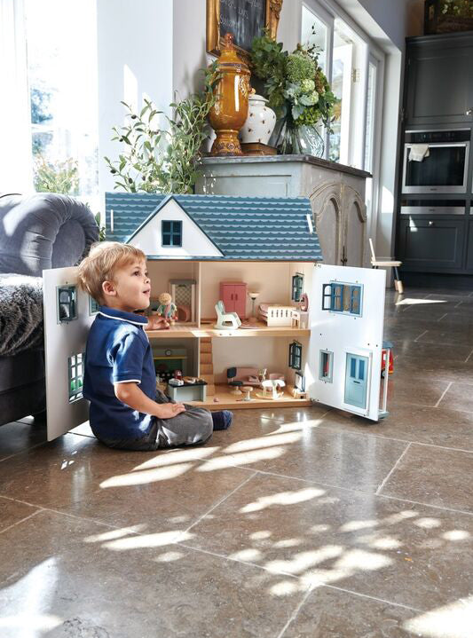 Dovetail Doll House Childrens Wooden Toy Set - Lifestyle Image 7