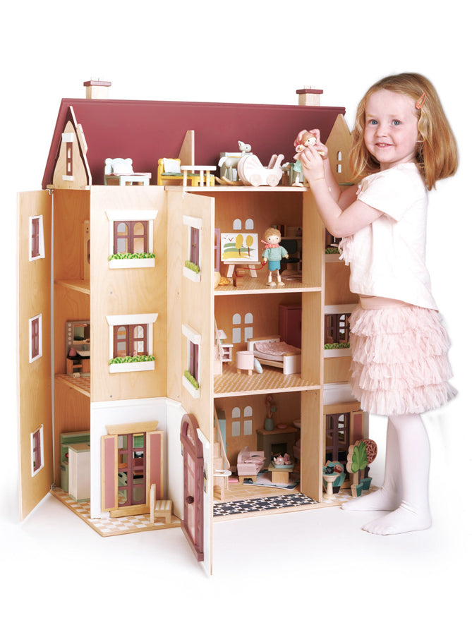 Fantail Hall Childrens Wooden Doll House Set - Lifestyle Image 6