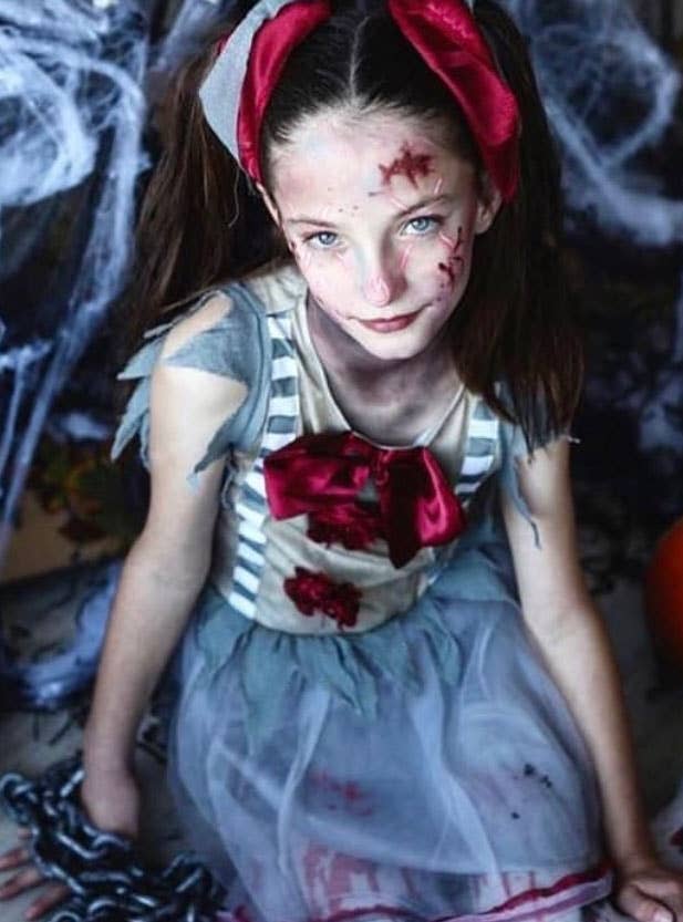 Girls Creepy Vintage Clown Halloween Fancy Dress Costume Lifestyle Image
