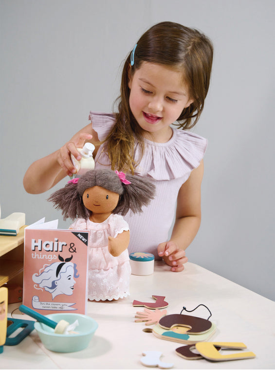 Hair Salon Wooden Childrens Toy Set - Lifestyle Image 7