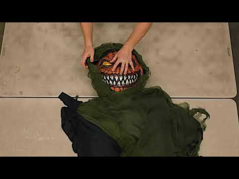 Towering Terror 8ft Adult's Dracula Vampire Haloween Costumes and Decoration Product Video 2