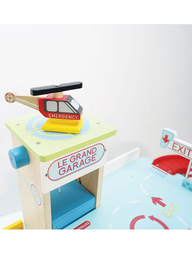 Le Grand Wooden Garage Childrens Toys Set - Close Image 1
