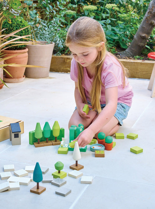 Little Garden Designer Set Childrens Wooden Toys - Lifestyle Image 4