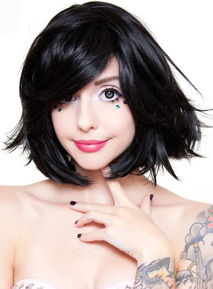 Women's High Resistant Deluxe Short 12" Black Bob Fashion Wig Alternative Image 3