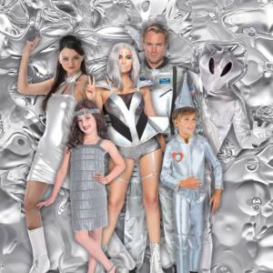 Image of 6 people wearing silver coloured costumes.