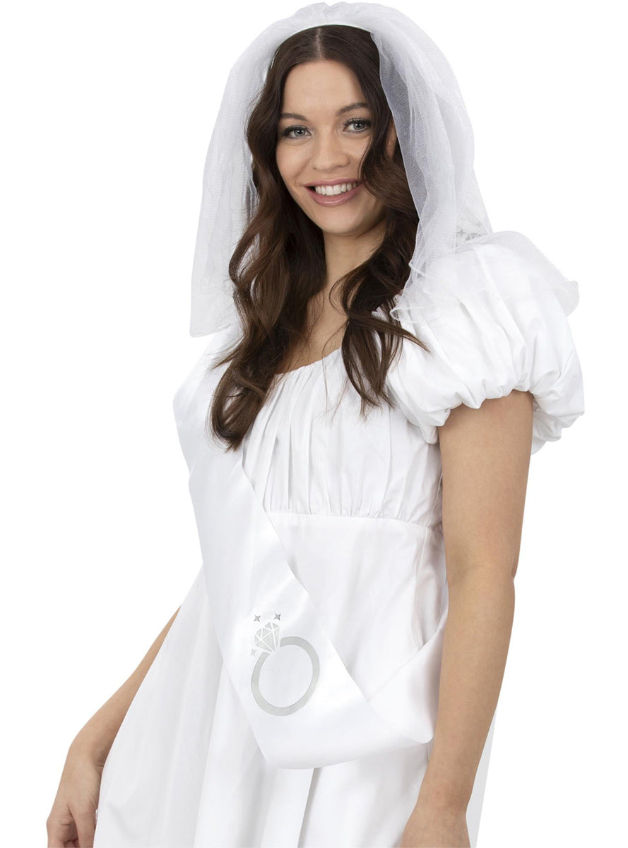Bride To Be Whit Hens Night Veil And Sash Set - Main Image