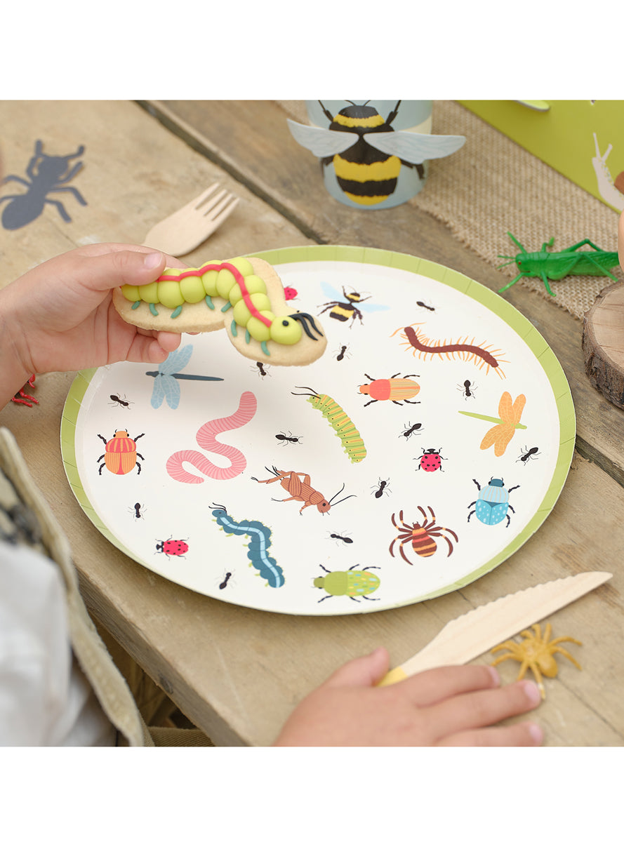 Bugging Out 8 Pack Paper Plates - Lifestyle Image