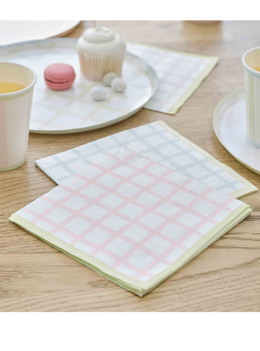 Hop Hop Hooray 16 Pack 16cm Gingham Lunch Napkins – Lifestyle Image 2