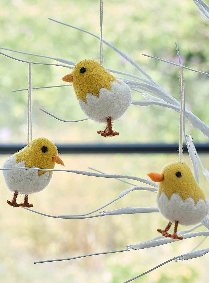Hop Hop Hooray 3 Pack Felted Easter Chicken Hanging Decorations – Close Image