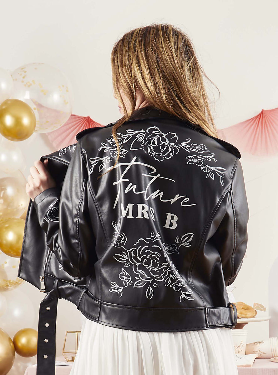 Bride To Be Future Mrs Hens Party Clothing Stencil Kit — Lifestyle Image 1
