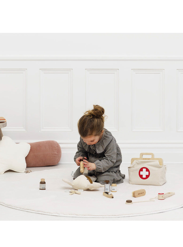 Childrens 10pc Pretend Wooden Animal Vet Set - Lifestyle Image 3