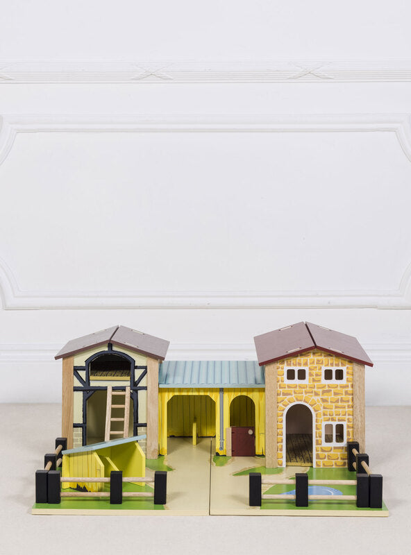 Childrens Wooden Farmyard Toy - Alternate Image 1