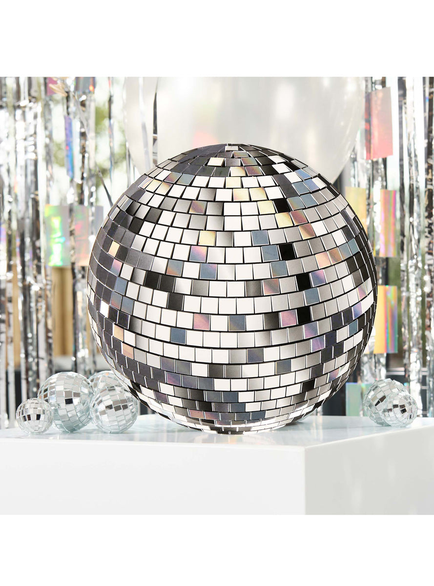 Disco Ball Party 8 Pack 23cm Paper Plates – Lifestyle Image 3