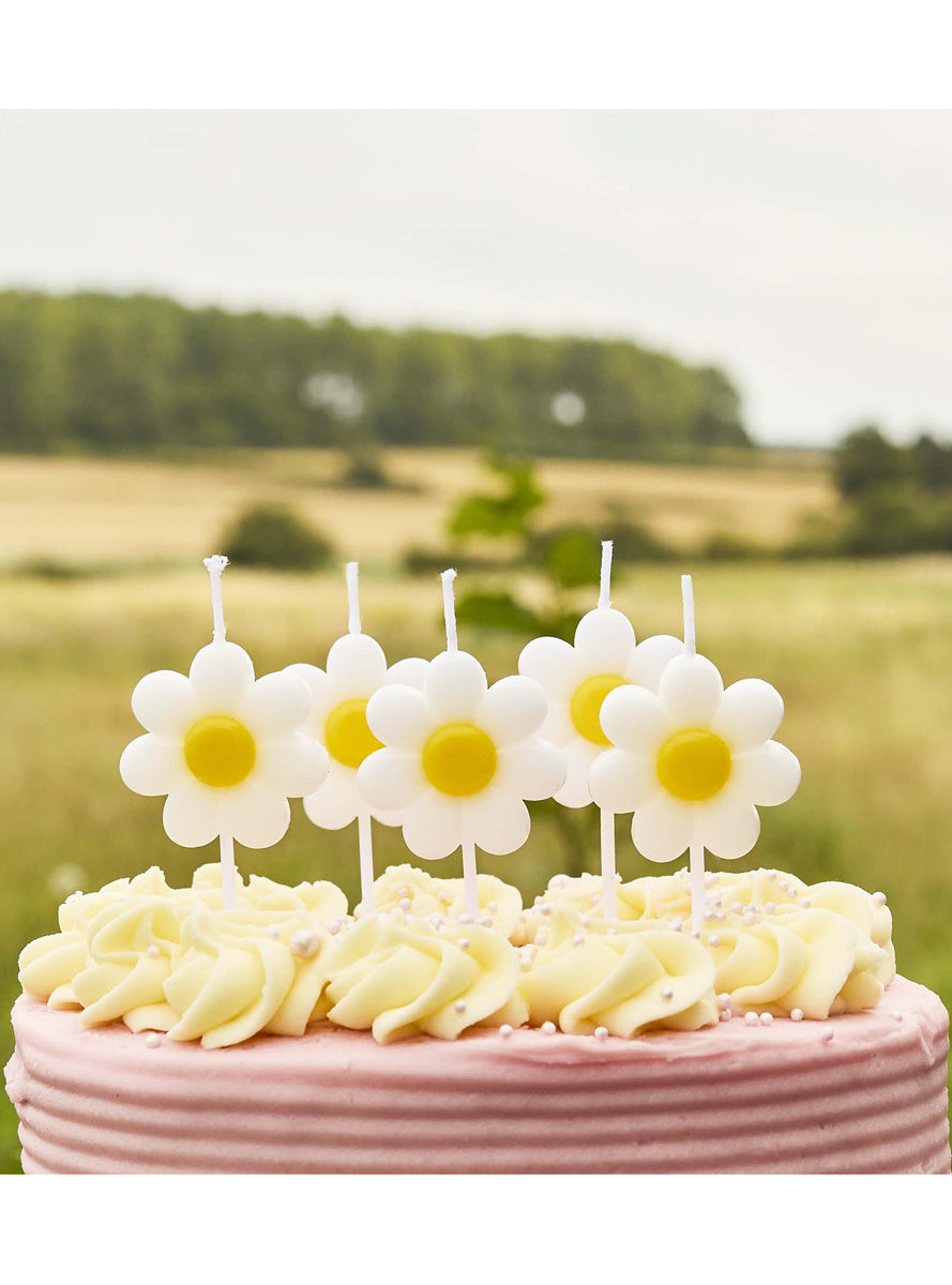 Ditsy Daisies 5 Pack White and Yellow Candles - Lifestyle Image