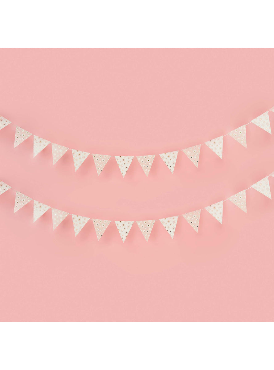 Ditsy Daisies 5m Long Party Bunting - Lifestyle Image