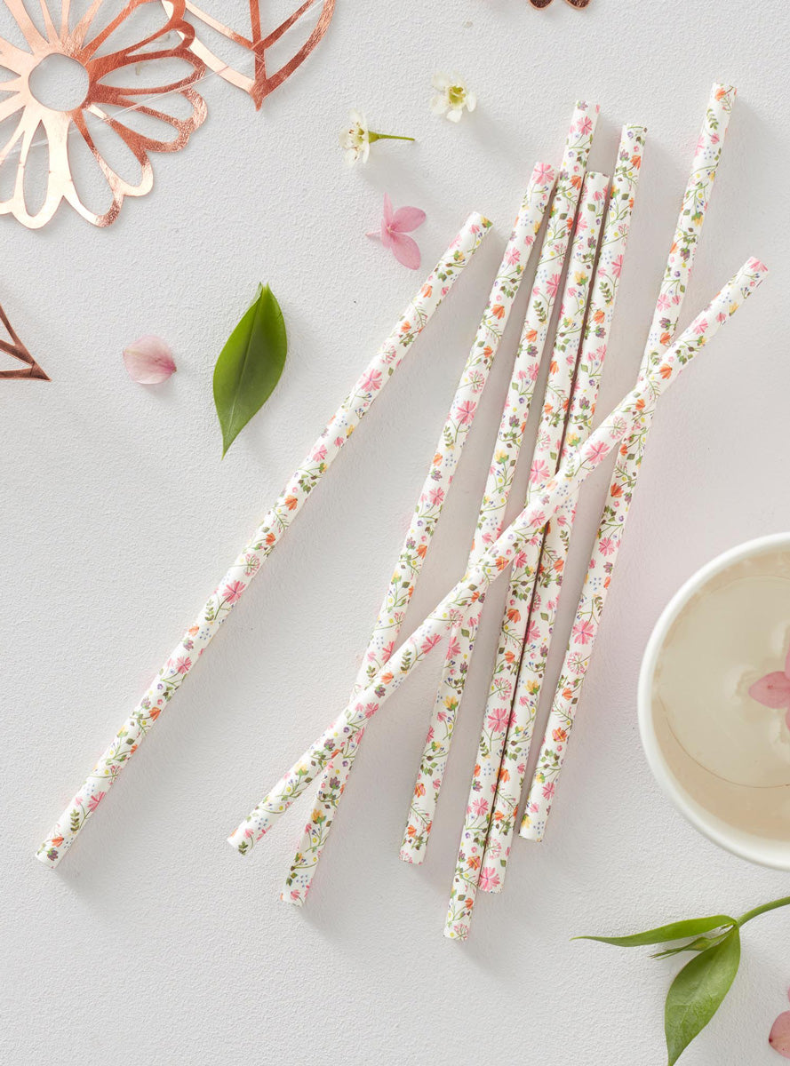 Ditsy Floral 25 Pack Paper Straws – Lifestyle Image