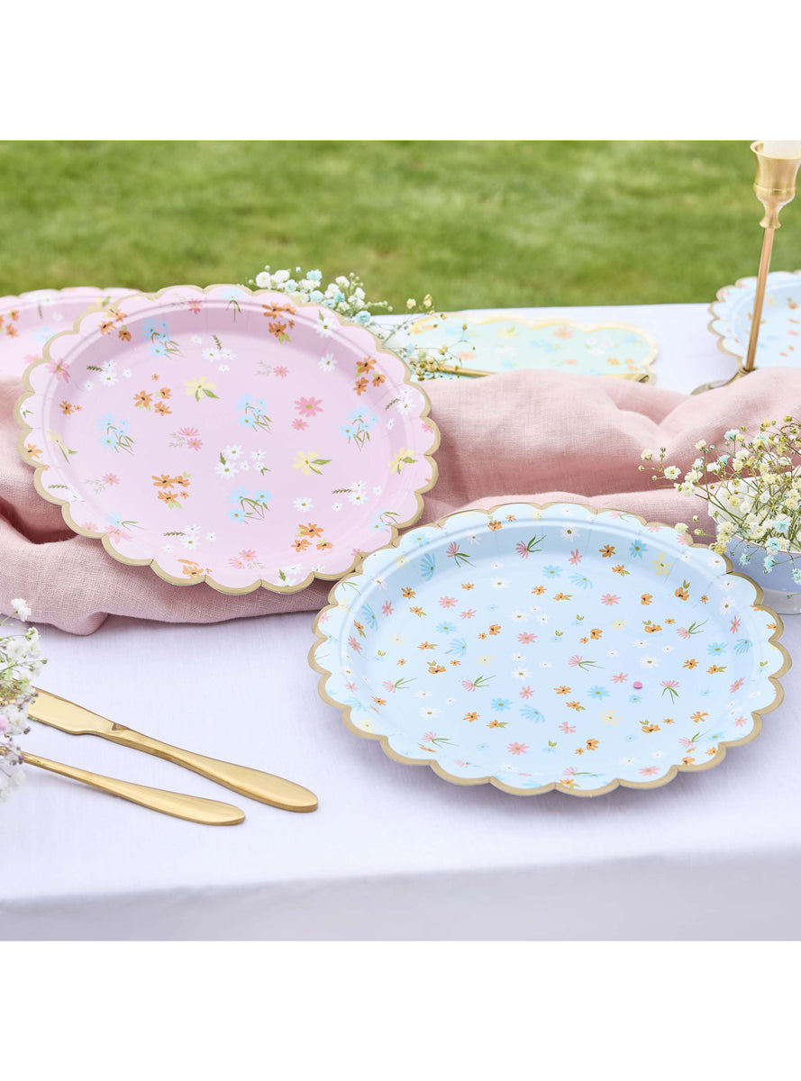 Ditsy Floral 8 Pack Scalloped 23cm Paper Plates - Lifestyle Image 1