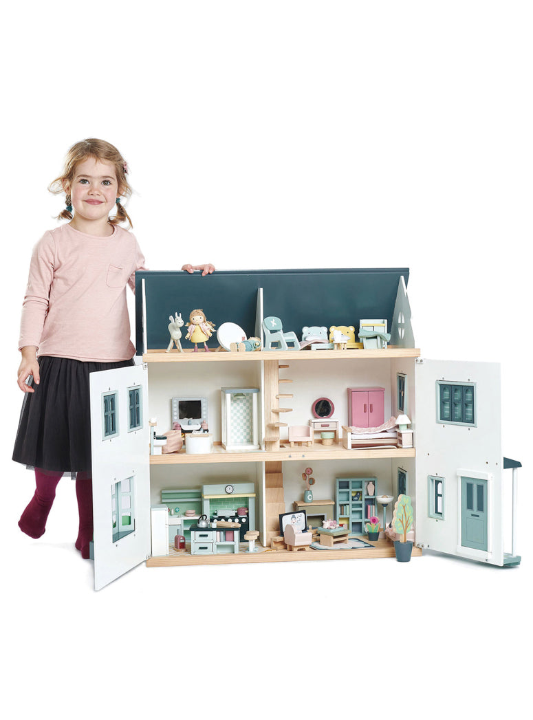 Dovetail Doll House Childrens Wooden Toy Set - Lifestyle Image 1