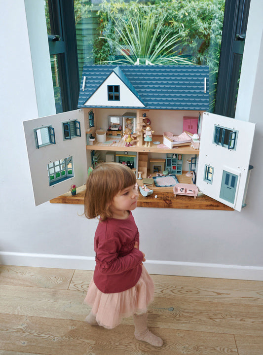 Dovetail Doll House Childrens Wooden Toy Set - Lifestyle Image 3