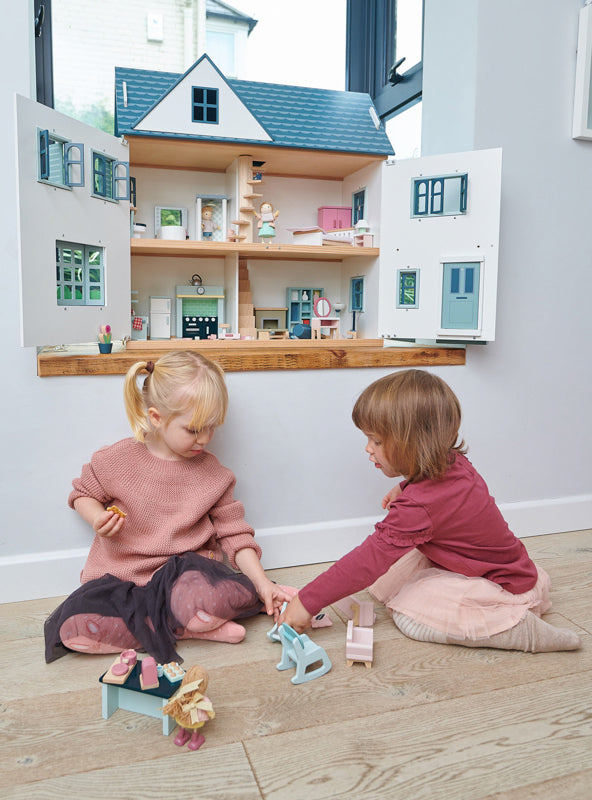 Dovetail Doll House Childrens Wooden Toy Set - Lifestyle Image 4