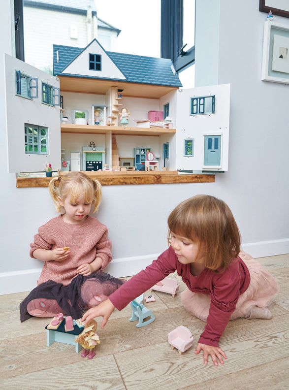 Dovetail Doll House Childrens Wooden Toy Set - Lifestyle Image 5