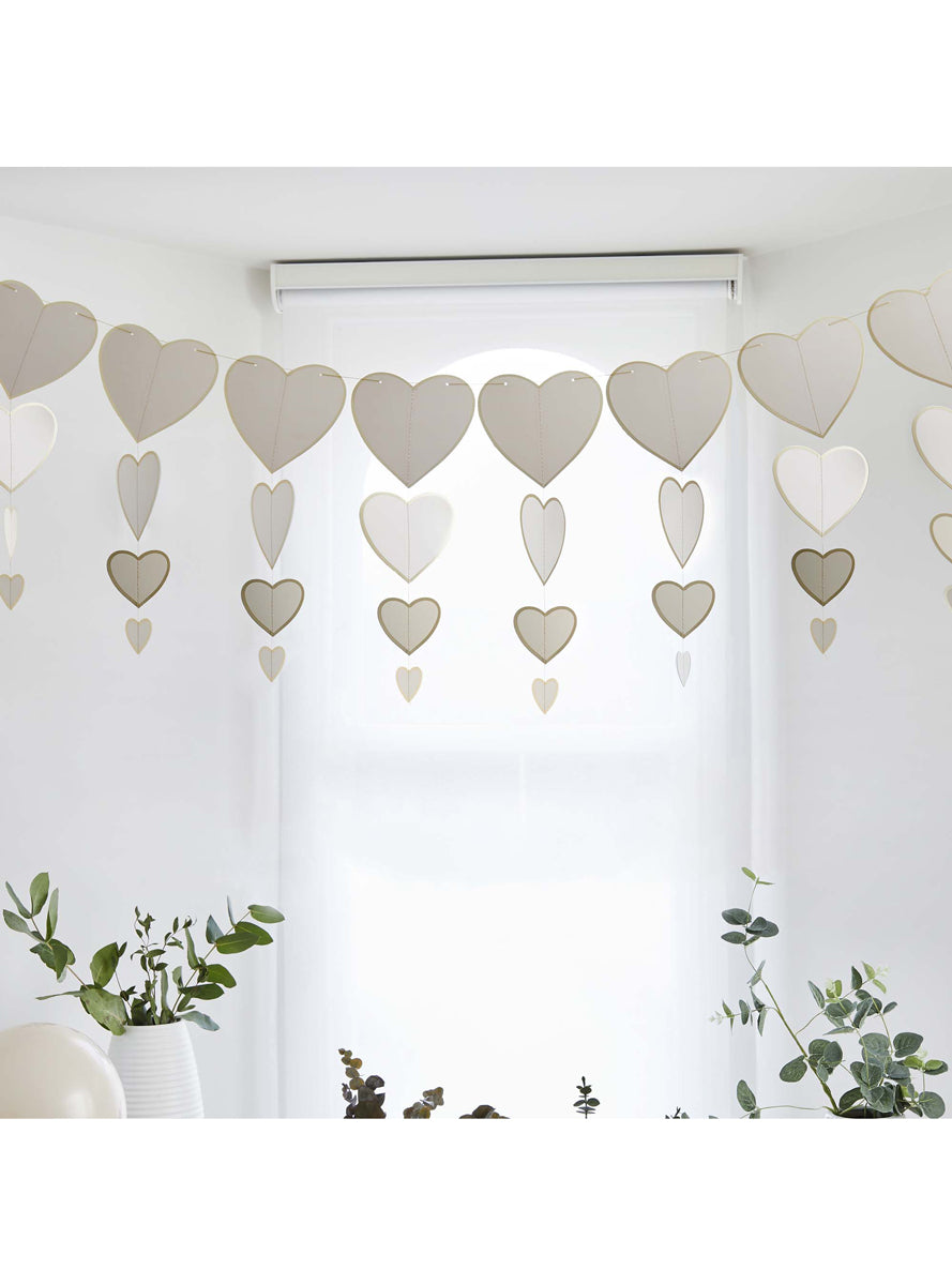 Engagement Gold Heart 3m Garland - Lifestyle Image