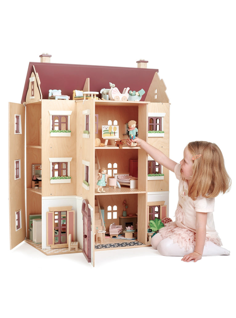 Fantail Hall Childrens Wooden Doll House Set - Lifestyle Image 5