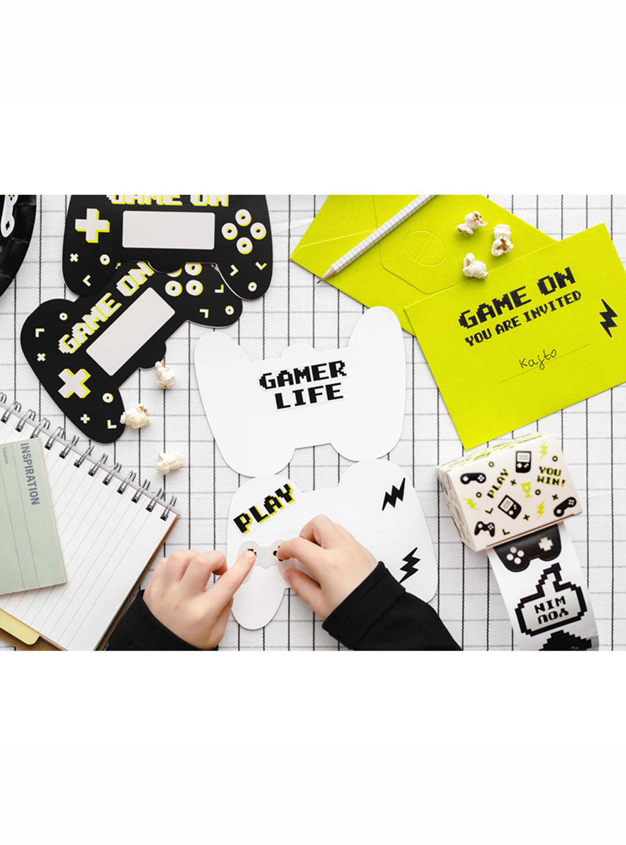 Gamer Party 6 Pack 16cm Game On Birthday Invitations - Lifestyle Image 2