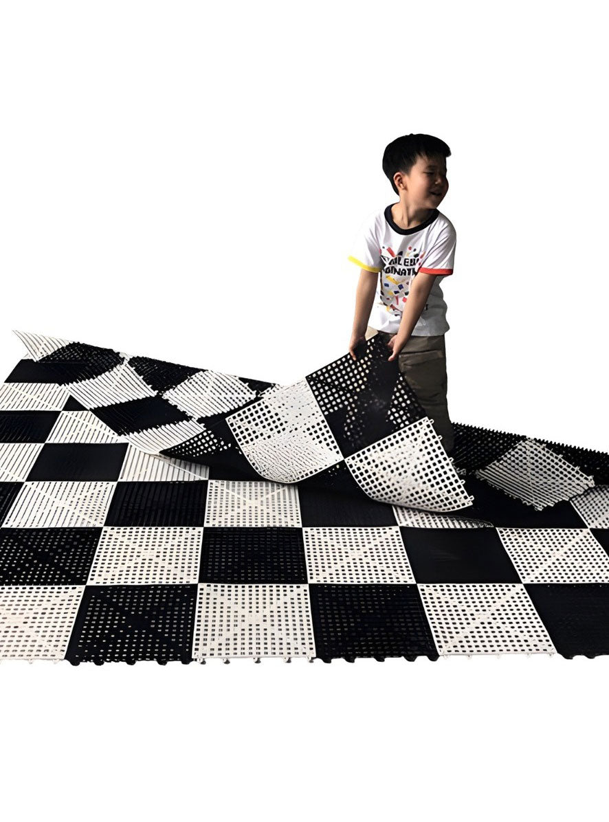 Giant Outdoor Chess Party Game With 240cm Rubber Matt - Alternative Image