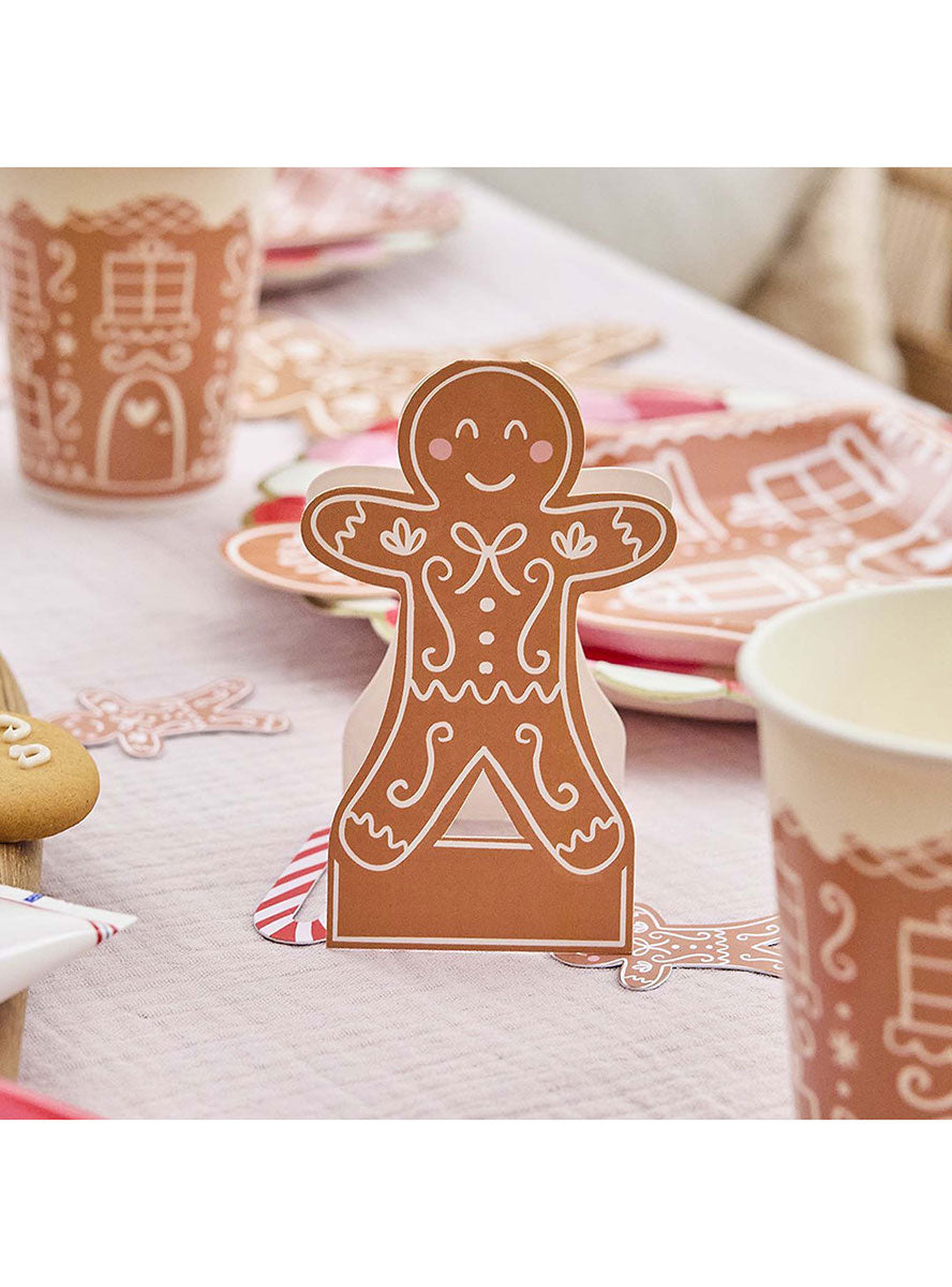 Christmas Gingerbread Men 10 Pack Place Cards – Lifestyle Image 1