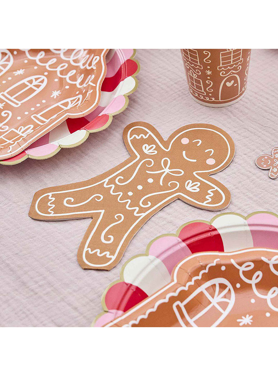 Christmas Gingerbread Men 16 Pack Paper Napkins – Lifestyle Image 1