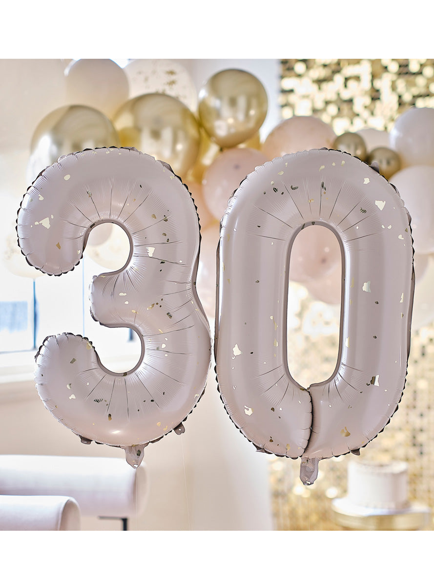 Gold Party 30th Birthday 66cm Balloon Kit – Lifestyle Image