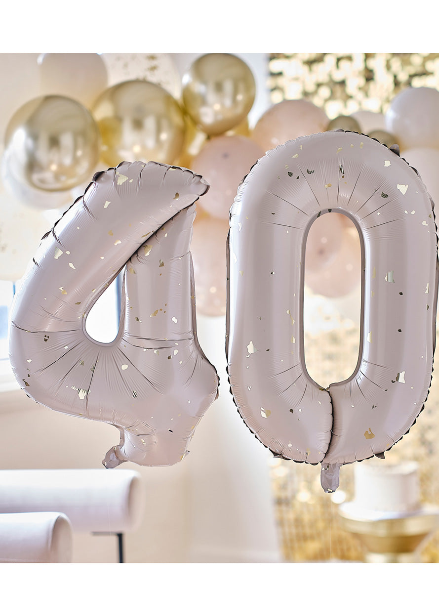 Gold Party 40th Birthday 66cm Balloon Kit – Lifestyle Image