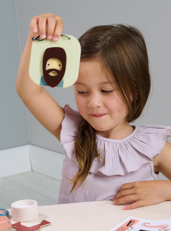 Hair Salon Wooden Childrens Toy Set - Lifestyle Image 4