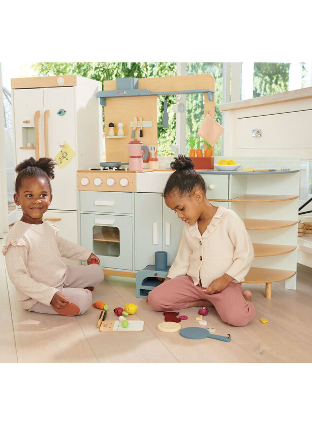 La Fiamma Grand Large Wooden Kitchen Childrens Toy Set - Lifestyle Image 2