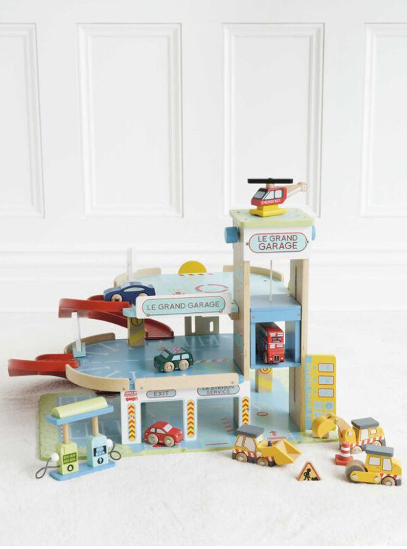 Le Grand Wooden Garage Childrens Toys Set - Lifestyle Image 4
