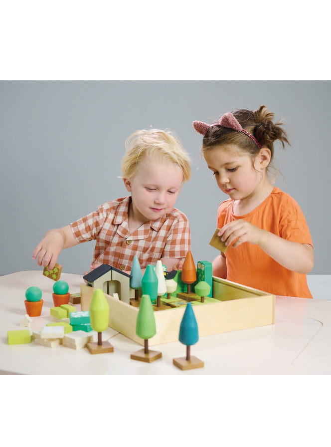 Little Garden Designer Set Childrens Wooden Toys - Lifestyle Image 2