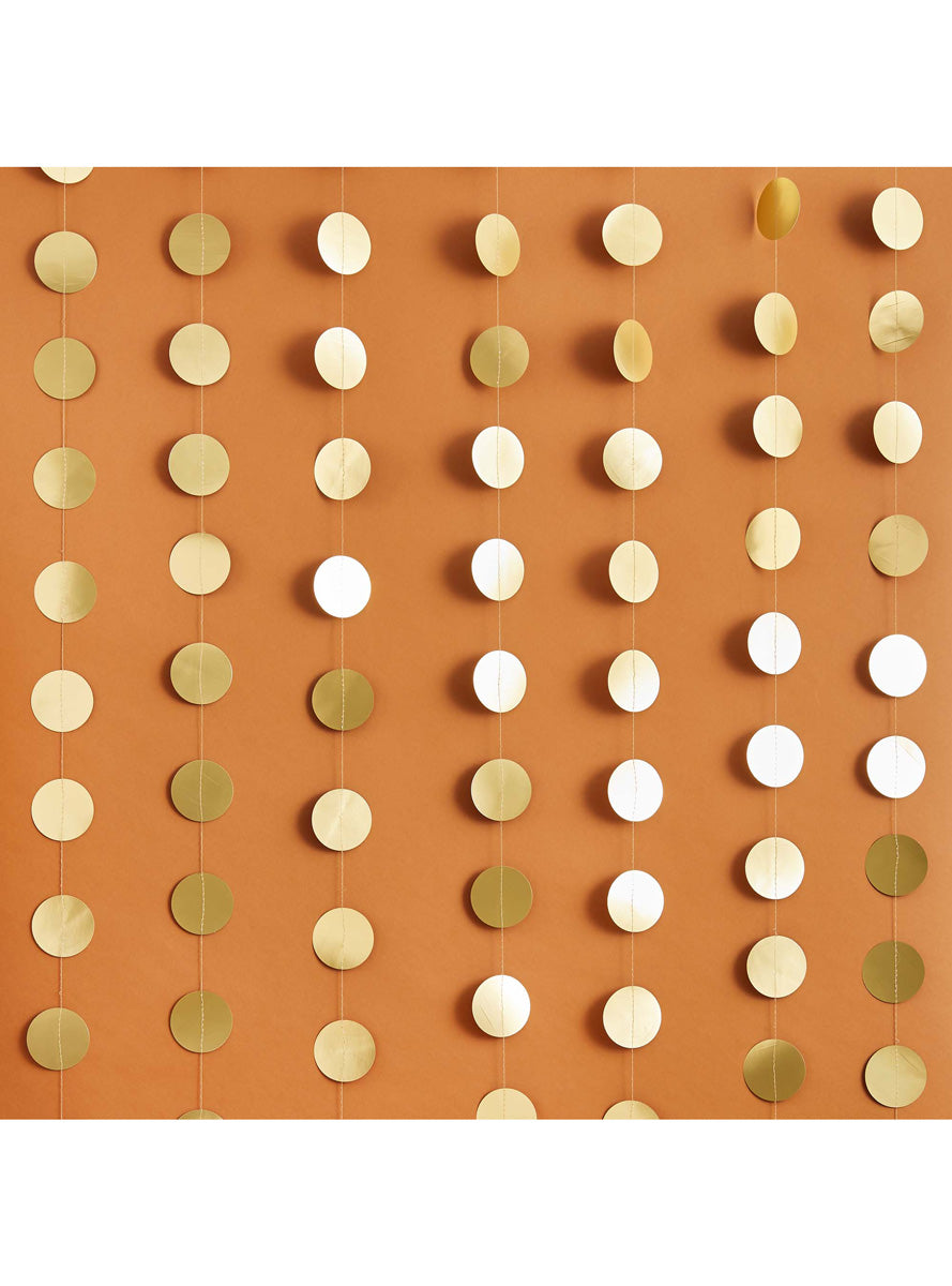Metallic Mix Up 20m Long Gold Circle Card Backdrop - Lifestyle Image
