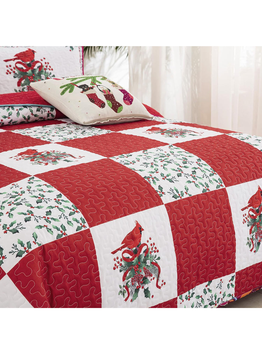 Red and Green Elegant Queen Size Christmas Quilt Cover Set - Close Image 1