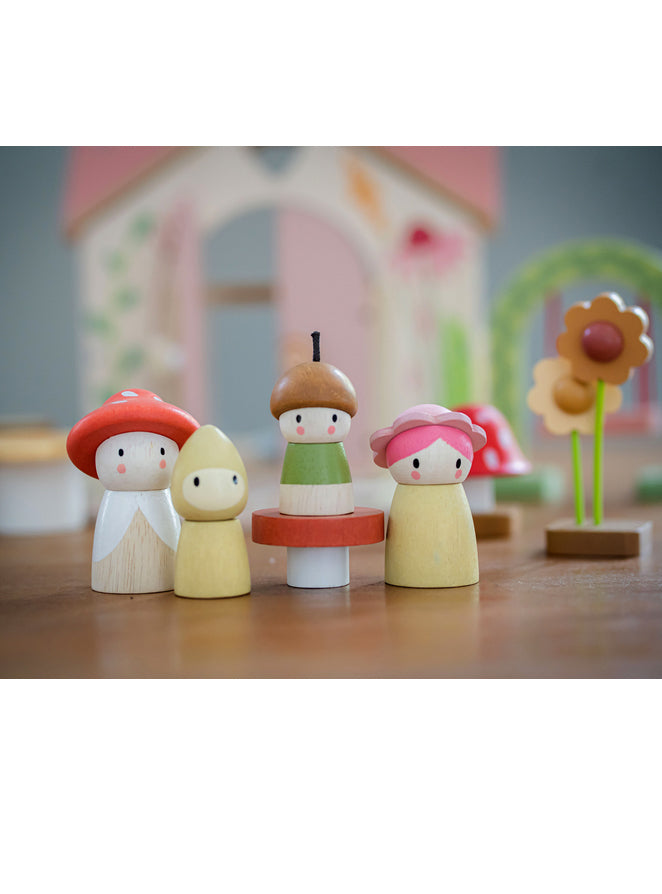Rosewood Cottage Childrens Mini Wooden Doll House Set - Lifestyle Image 8