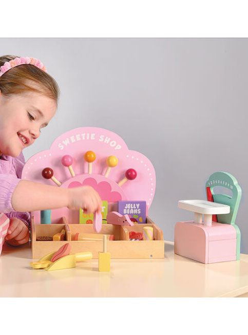 Sweets Pic N Mix Shop Kids Wooden Toy Set - Lifestyle Image 1