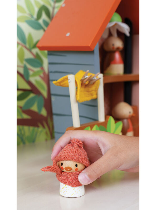 Wooden Mini Robins Nest Box Toy - Lifestyle Image 1