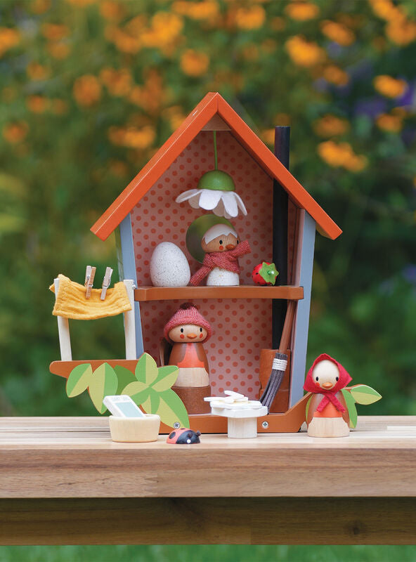 Wooden Mini Robins Nest Box Toy - Lifestyle Image 2